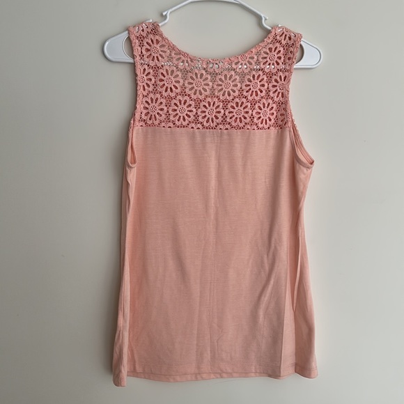 Like New, Sleeveless Top-Laced Embroidered Shirt - Picture 2 of 4